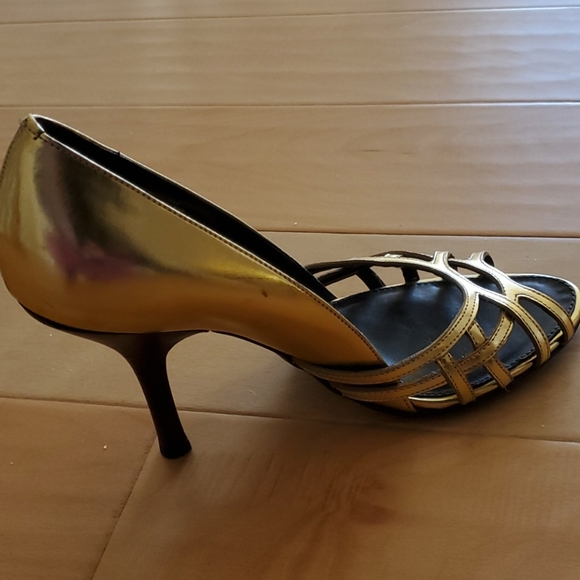 Shoes - Picture 5 of 6